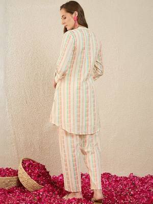 Floral Printed A Line Kurti With Trousers 4