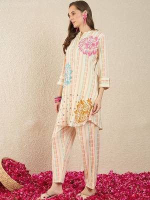 Floral Printed A Line Kurti With Trousers 5