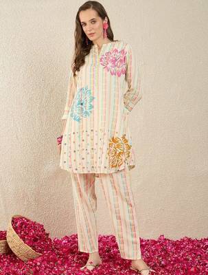 Floral Printed A Line Kurti With Trousers 6
