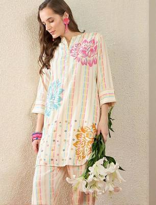Floral Printed A Line Kurti With Trousers 7