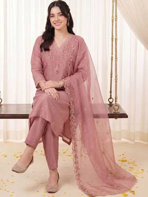 Women Ethnic Motifs Embroidered Thread Work Kurta with Trousers & With Dupatta 2