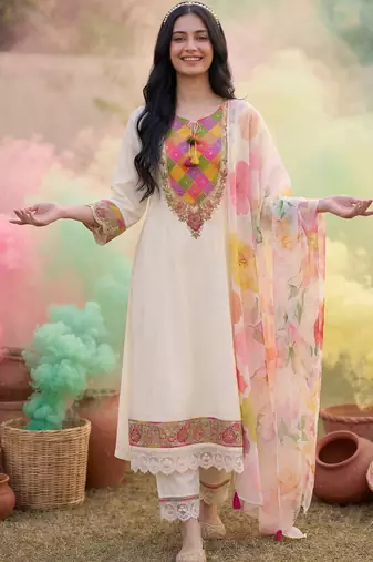 Women Floral Embroidered Thread Work Kurta with Trousers & With Dupatta