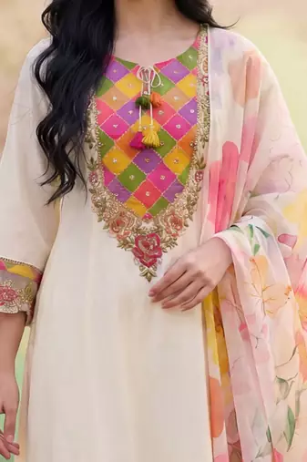 Women Floral Embroidered Thread Work Kurta with Trousers & With Dupatta
