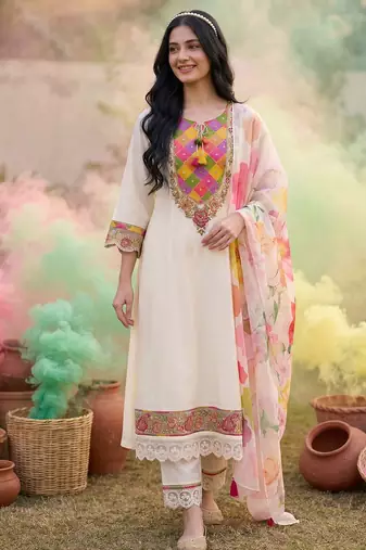 Women Floral Embroidered Thread Work Kurta with Trousers & With Dupatta