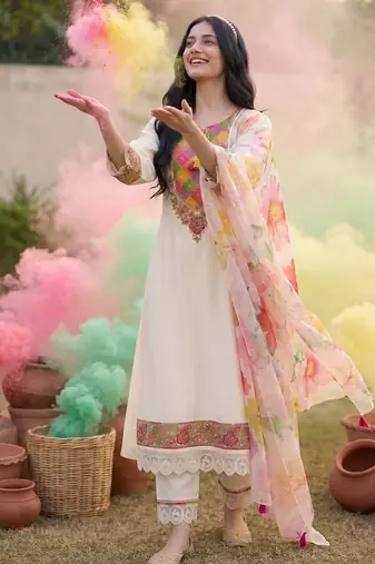 Women Floral Embroidered Thread Work Kurta with Trousers & With Dupatta