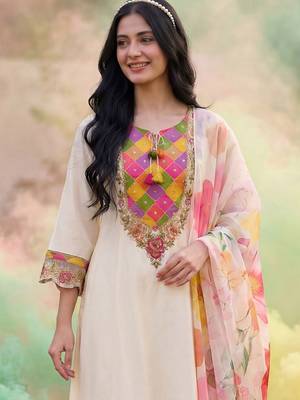 Women Floral Embroidered Thread Work Kurta with Trousers & With Dupatta 7