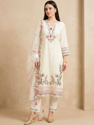 Women Floral Embroidered Thread Work Kurta with Trousers & With Dupatta 1