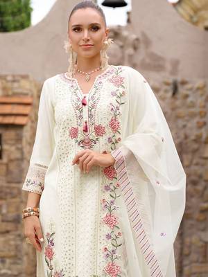 Women Floral Embroidered Thread Work Kurta with Trousers & With Dupatta 7