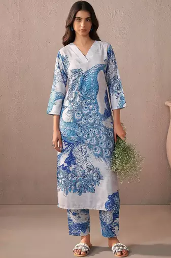 Women Floral Printed Kurta with Trousers