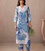 Women Floral Printed Kurta with Trousers