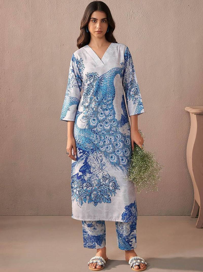 Women Floral Printed Kurta with Trousers
