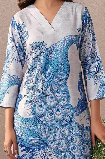 Women Floral Printed Kurta with Trousers