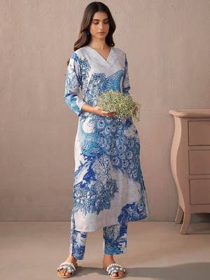 Women Floral Printed Kurta with Trousers 3