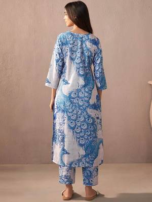 Women Floral Printed Kurta with Trousers 4