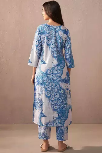 Women Floral Printed Kurta with Trousers
