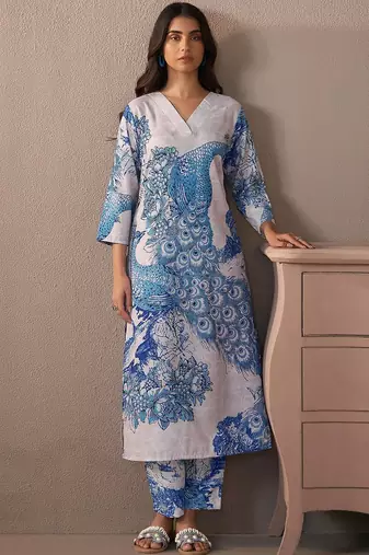 Women Floral Printed Kurta with Trousers