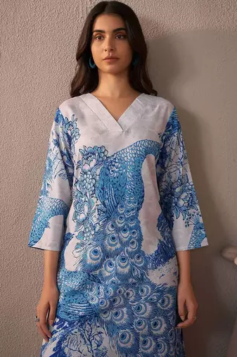 Women Floral Printed Kurta with Trousers