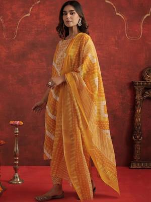 Women Leheriya Printed Thread Work Kurta with Trousers & With Dupatta 4