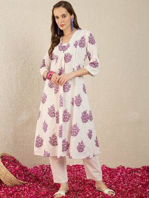 Women Floral Printed Cotton Kurta with Trousers 6