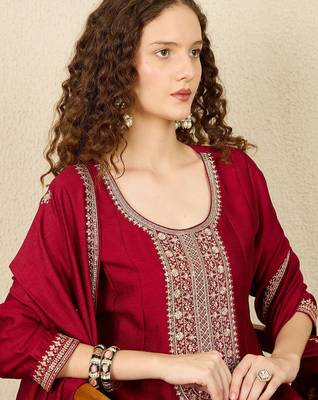 Ethnic Motifs Embroidered Sequinned Anarkali Kurta with Trousers & Dupatta 3