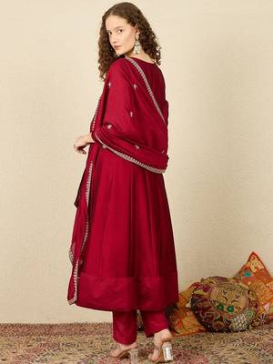 Ethnic Motifs Embroidered Sequinned Anarkali Kurta with Trousers & Dupatta 6