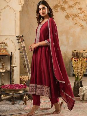 Floral Yoke Design Round Neck Zari Anarkali Kurta & Trousers With Dupatta 4