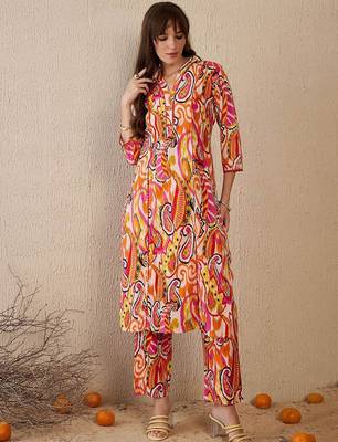 Women Printed Panelled Cotton Kurta with Trousers 1