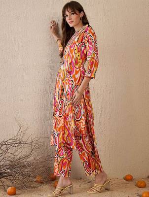 Women Printed Panelled Cotton Kurta with Trousers 5