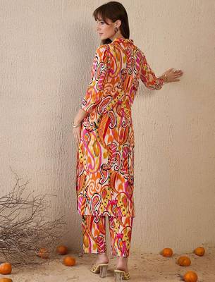 Women Printed Panelled Cotton Kurta with Trousers 6