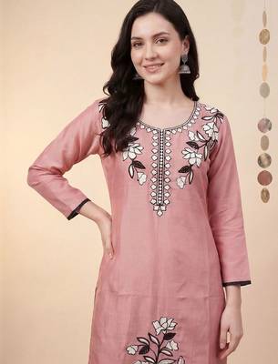 Women Floral Embroidered Thread Work Kurta with Trousers & With Dupatta 2