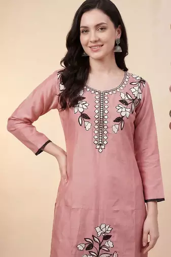 Women Floral Embroidered Thread Work Kurta with Trousers & With Dupatta