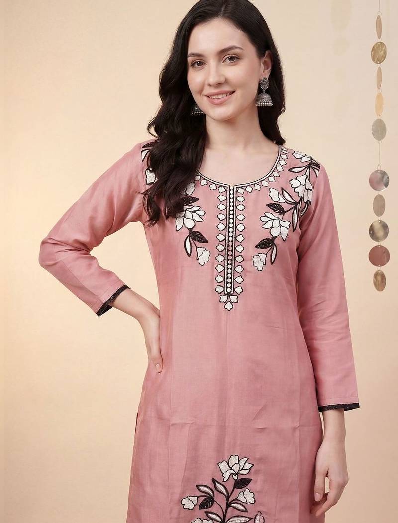 Women Floral Embroidered Thread Work Kurta with Trousers & With Dupatta