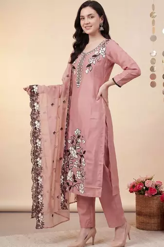 Women Floral Embroidered Thread Work Kurta with Trousers & With Dupatta