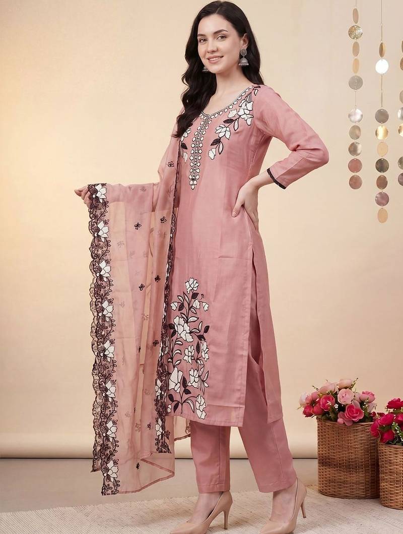 Women Floral Embroidered Thread Work Kurta with Trousers & With Dupatta