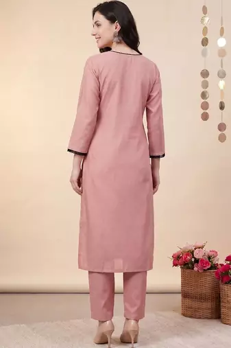 Women Floral Embroidered Thread Work Kurta with Trousers & With Dupatta