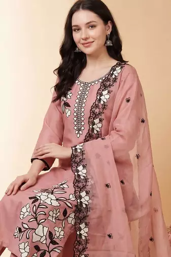 Women Floral Embroidered Thread Work Kurta with Trousers & With Dupatta