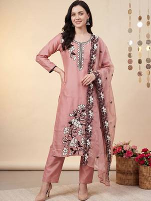 Women Floral Embroidered Thread Work Kurta with Trousers & With Dupatta 6