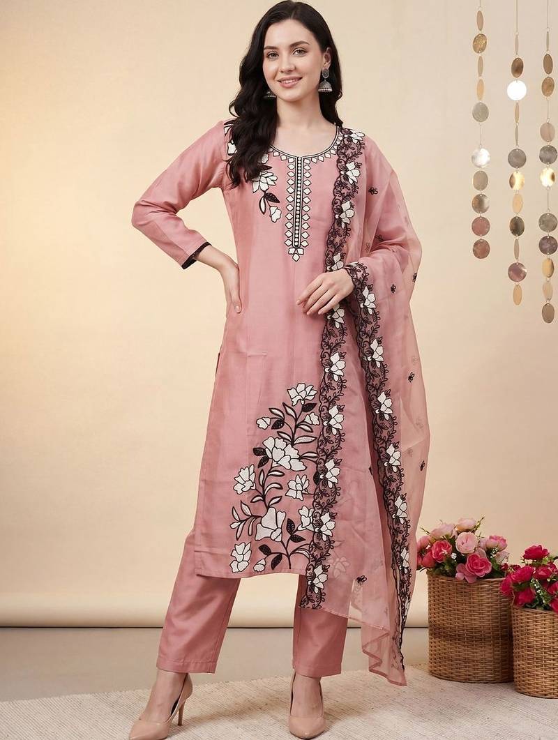 Women Floral Embroidered Thread Work Kurta with Trousers & With Dupatta