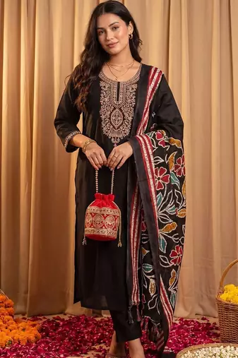 Women Floral Embroidered Thread Work Kurta with Trousers & With Dupatta