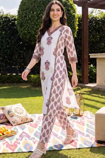 Women Ethnic Motifs Printed Cotton Kurta with Trousers