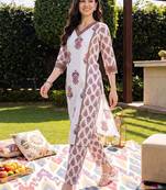 Women Ethnic Motifs Printed Cotton Kurta with Trousers