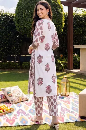 Women Ethnic Motifs Printed Cotton Kurta with Trousers