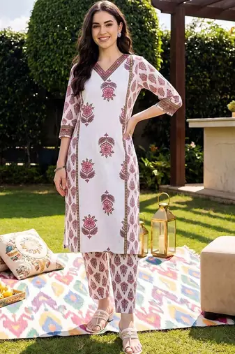 Women Ethnic Motifs Printed Cotton Kurta with Trousers