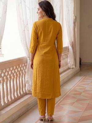 Women Thread Work Kurta with Trousers 6