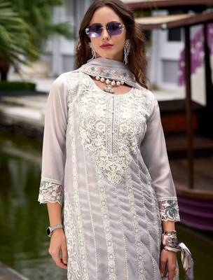 Floral Embroidered Sequinned Straight Kurta with Trouser & Dupatta 6