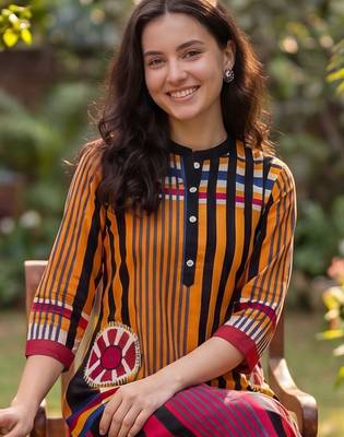 Women Printed Cotton Kurta with Trousers 3