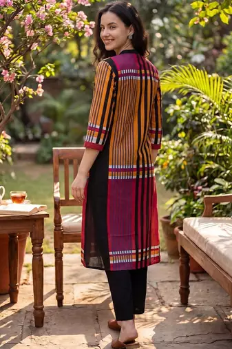 Women Printed Cotton Kurta with Trousers