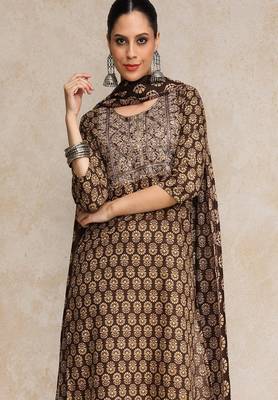 Floral printed cotton round neck kurta trouser & dupatta set 4