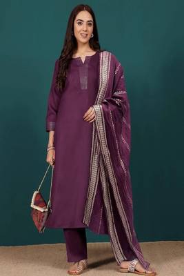Floral printed cotton round neck kurta trouser & dupatta set 3