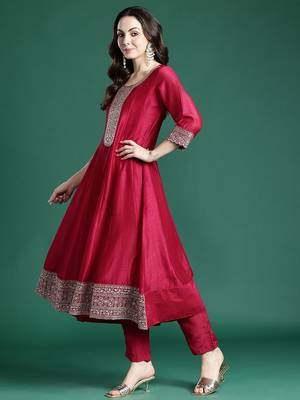 Ethnic Motifs Embroidered Kurta with Trousers & Dupatta 6